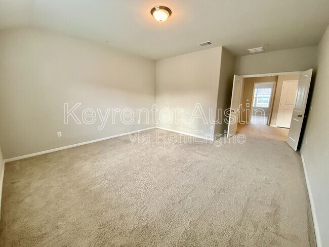 Building Photo - 516 E Slaughter Ln