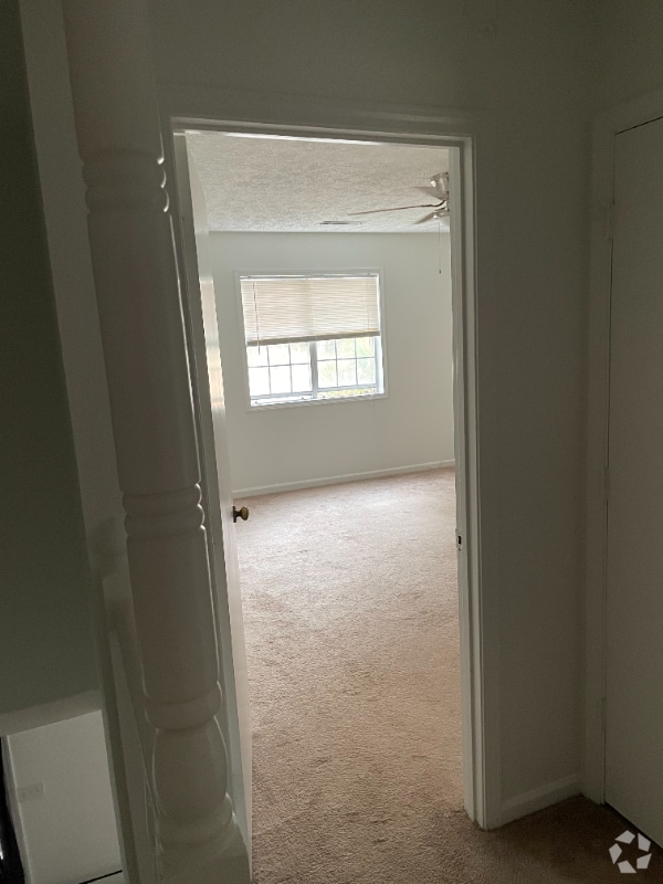 Building Photo - 3230 Meadowlark Ln NW