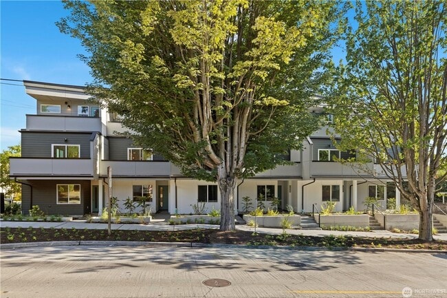 Building Photo - 105 NW 39th St