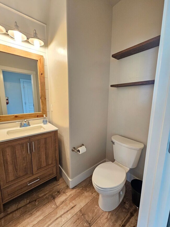 Building Photo - Ready now this beautiful 3 Bedroom Upscale...