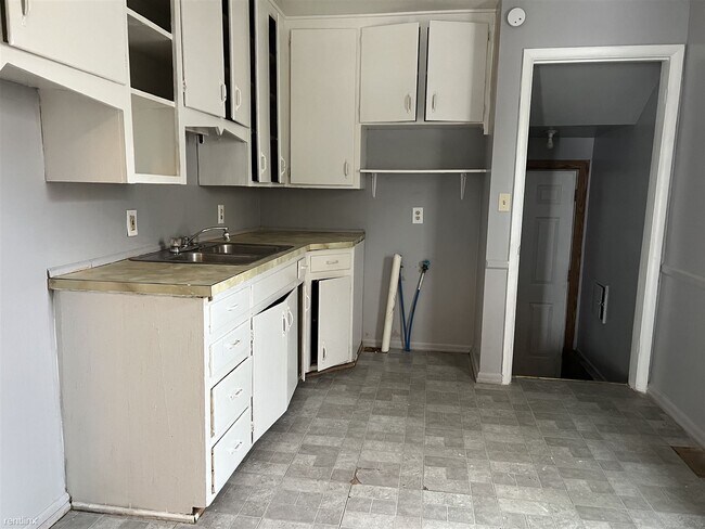 Building Photo - 3 br, 1 bath House - 964 Barney Ave