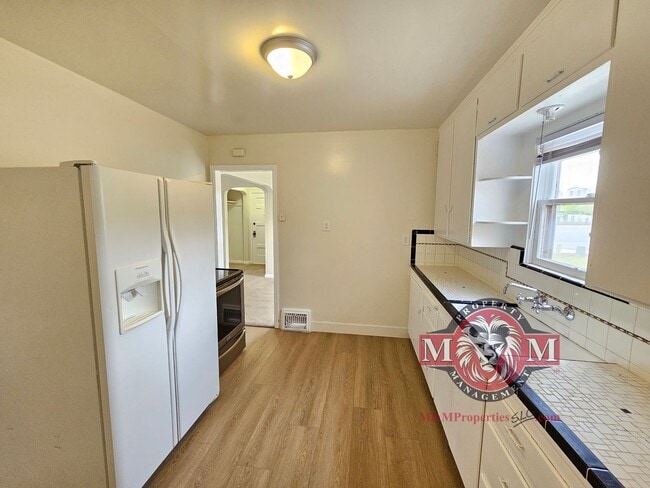 Building Photo - Remodeled 2 Bd 1.5 Ba Home in Sandy