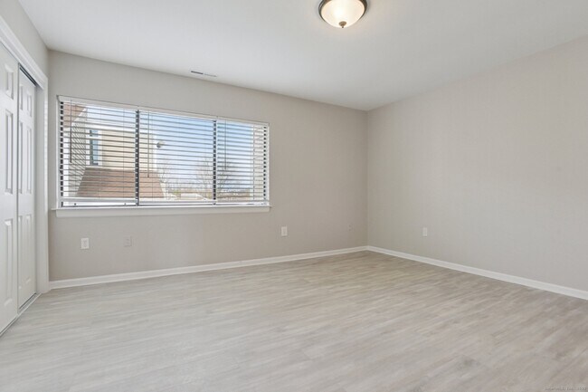 Building Photo - 335 Monticello Dr