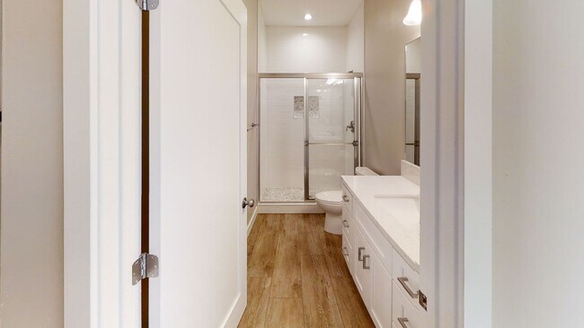 Building Photo - PRIVATE YARD!! 4BD/2BR, Corner of Tipton and 63rd