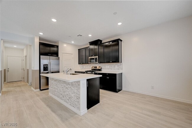 Building Photo - 600 Carriage Hill Dr