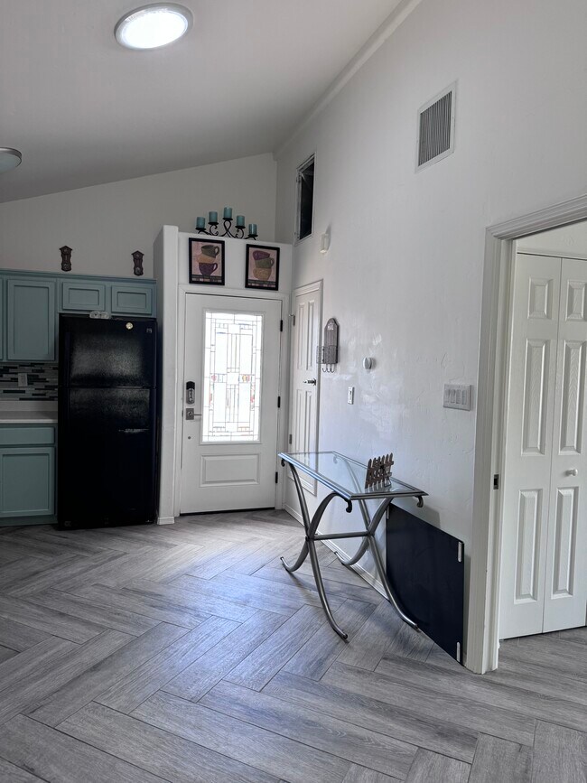 Building Photo - 732 Gold Beach Dr