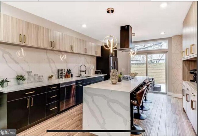 Building Photo - 2309 Dickinson St