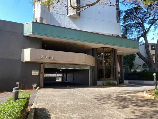 Building Photo - 2040 Nuuanu Ave