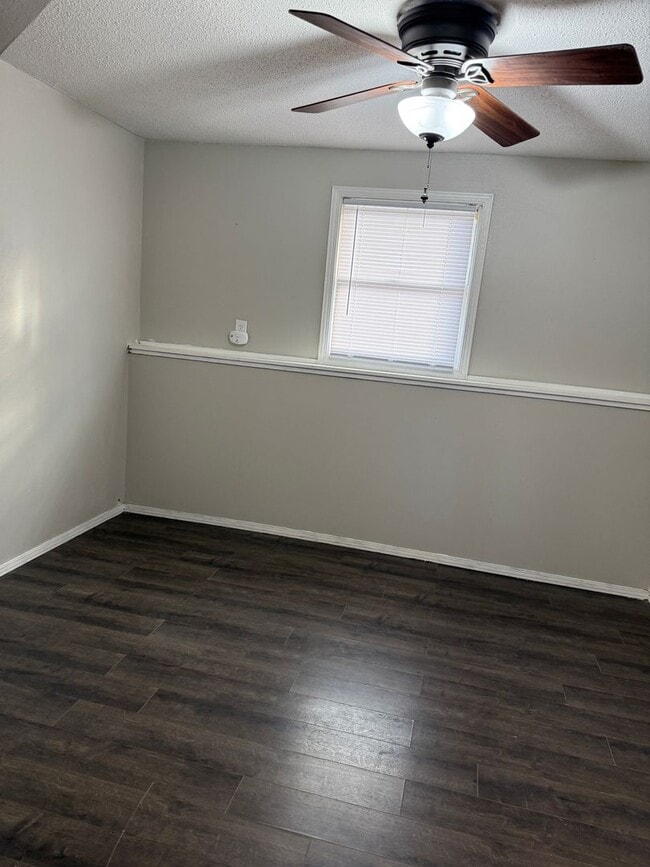 Building Photo - 4 Bedroom, 2 Bath Home for Rent