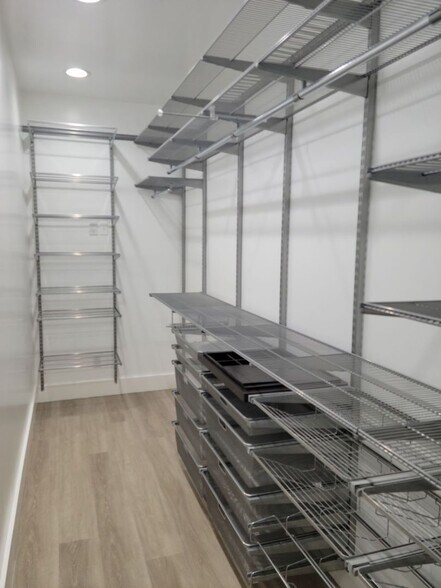 Building Photo - Stunning Remodeled 4 Bedroom House with Large Front Yard, Garage, Pool & Spa in Studio City!