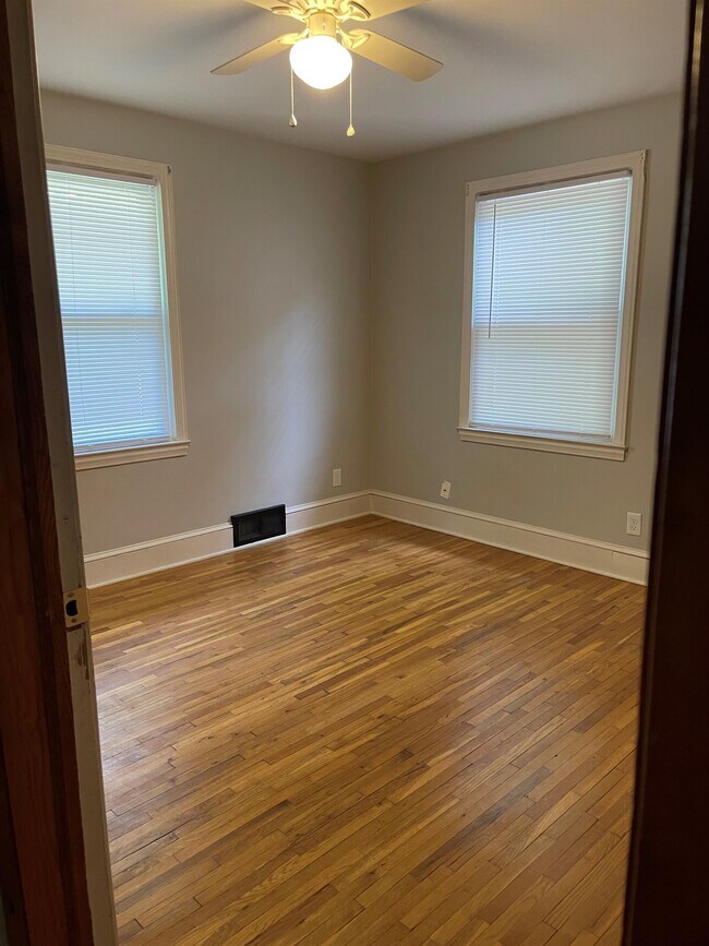 Building Photo - 3908 Yarbrough Ave