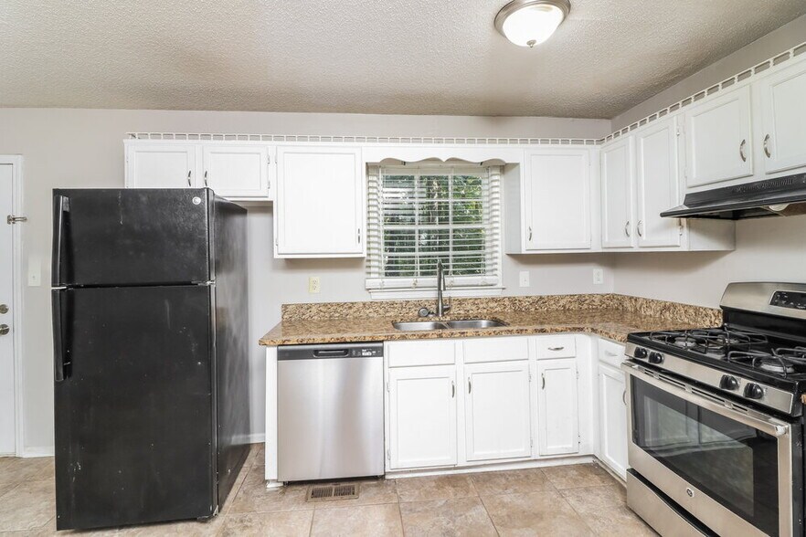Building Photo - 64 Joy Dr