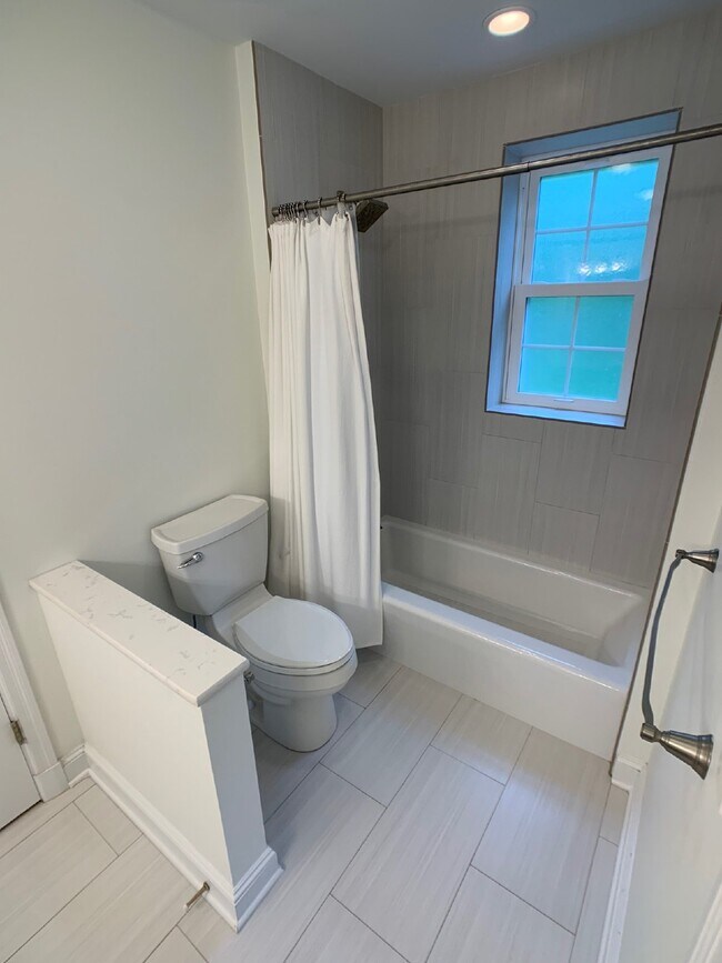Building Photo - Gorgeous renovated 5 bed 3.5 bath in Clayton