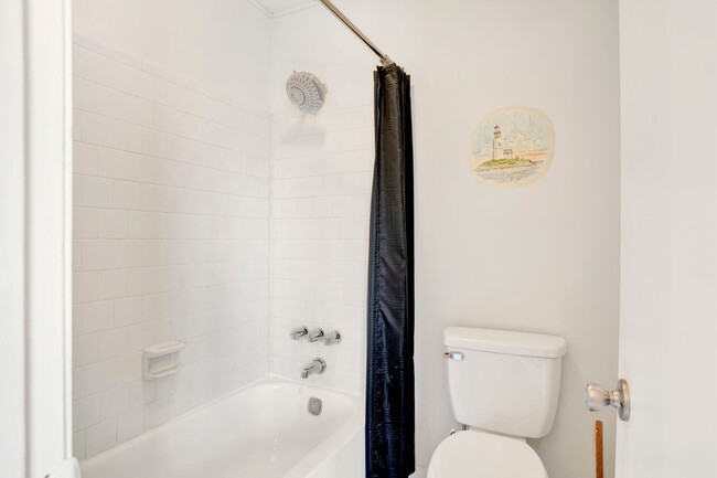 Building Photo - Modern Coastal Condo! View it today!