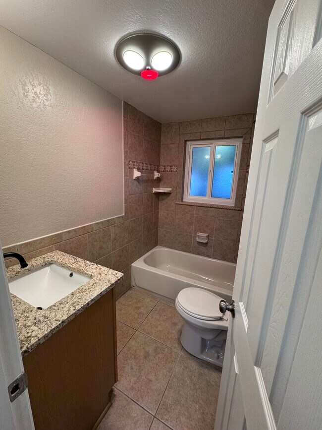 Building Photo - 11427 Angelina Pl NE