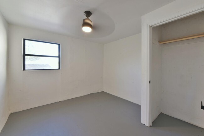 Building Photo - 1211 S 9th Ave