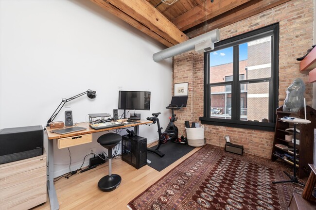 Building Photo - 2511 W Moffat St