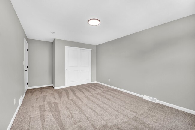 Building Photo - 52 Sebring Dr