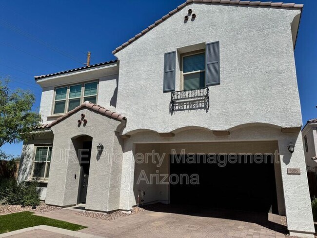 Building Photo - 696 N Bay Dr