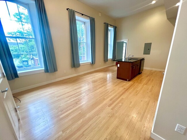 Building Photo - Putnam Block Hotel - One Bedroom Apartment...