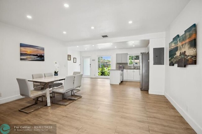 Building Photo - 1670 SW 22nd Ave
