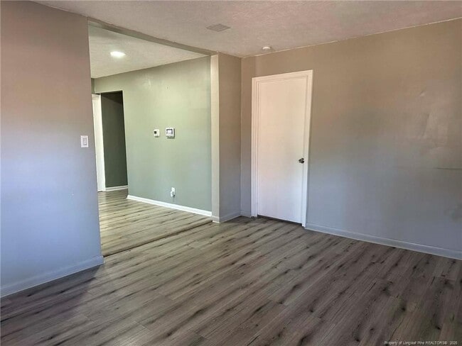 Building Photo - 413 Country Club Dr