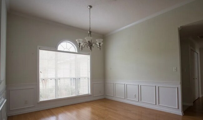 Building Photo - Southern Charm and Modern Comforts Await i...