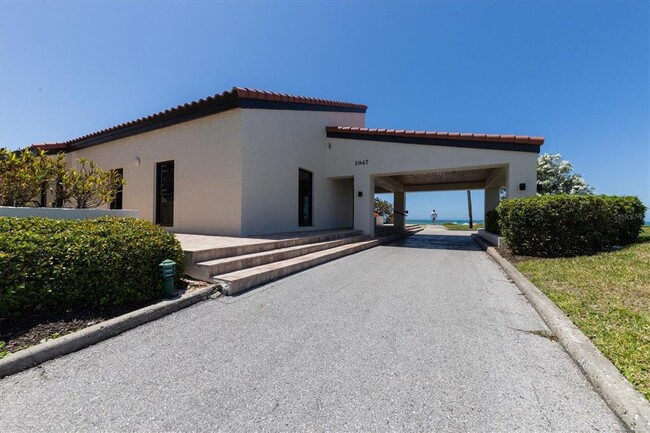 Building Photo - 2089 Gulf of Mexico Dr
