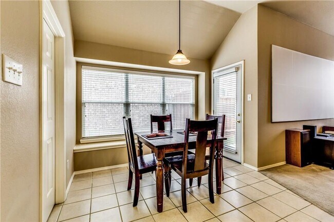 Building Photo - 5913 Dustin Trl