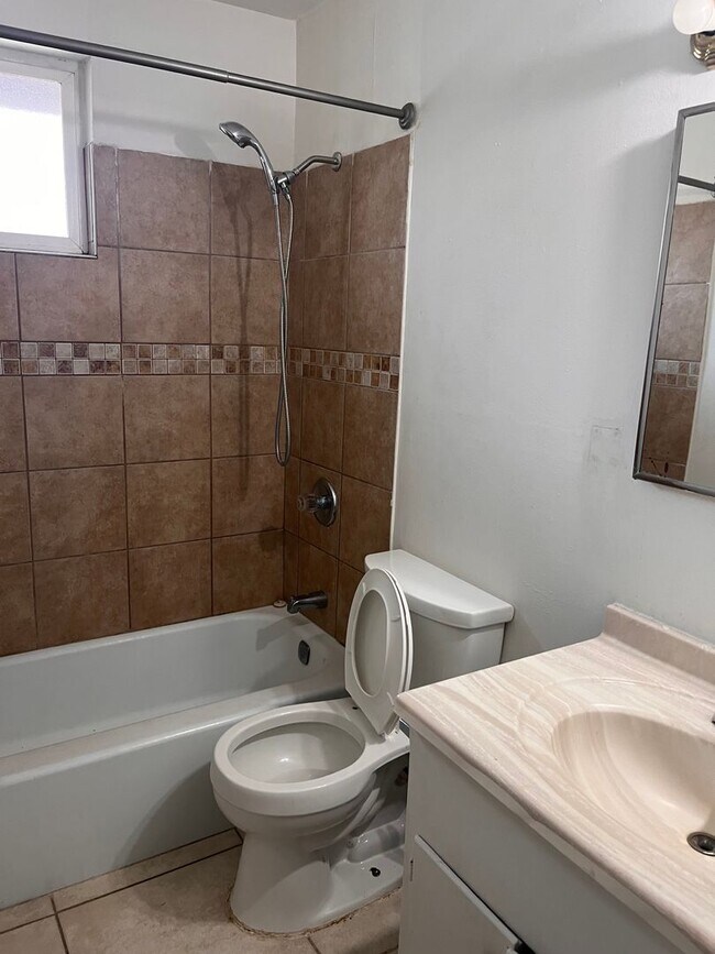 Building Photo - Cozy Home in San Jacinto on Large Lot