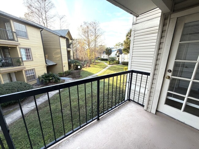Building Photo - 1916 Lake Atriums Cir