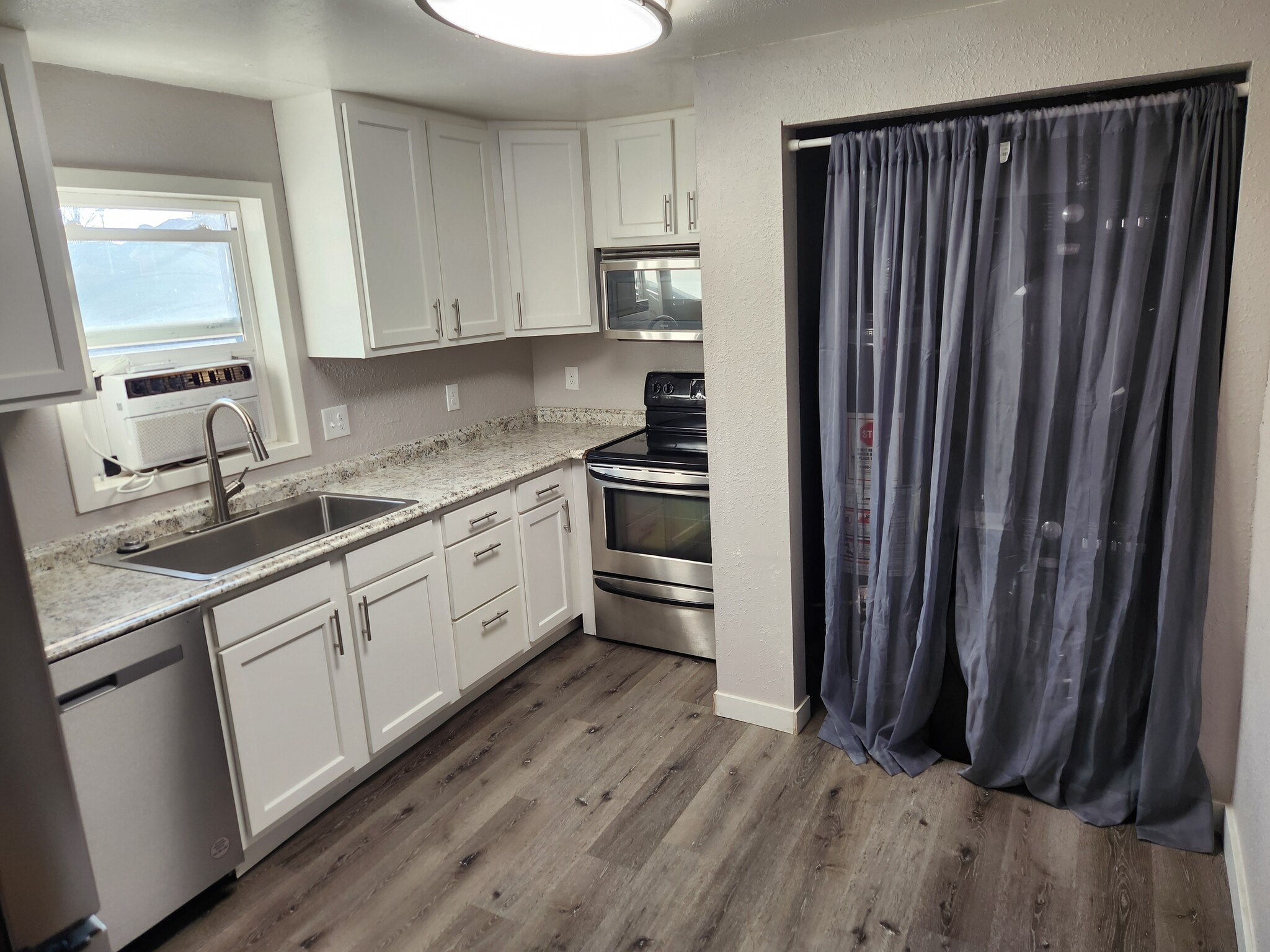 Building Photo - 6690 E 63rd Pl