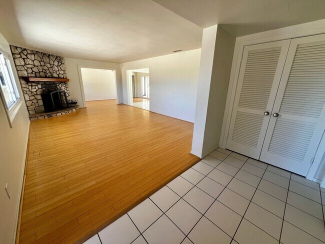 Building Photo - 56769 Joshua Dr