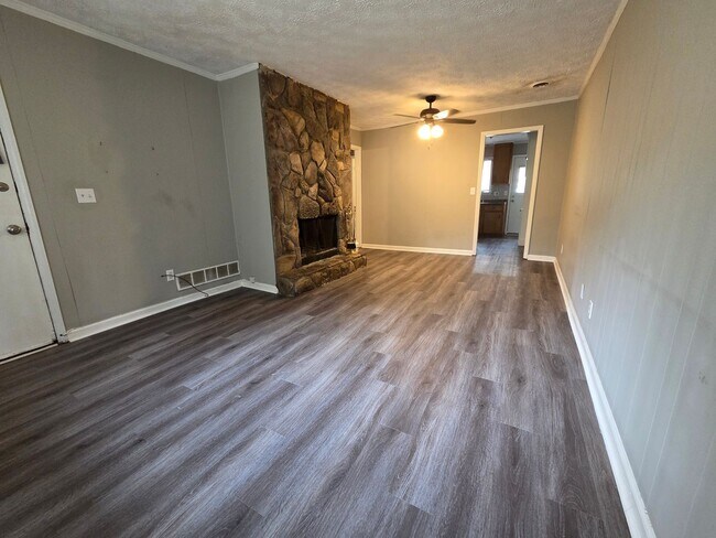 Building Photo - 82a Cedar Dr