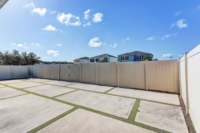 Building Photo - 32848 Sand Creek Dr