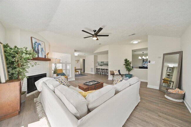Building Photo - 9318 Beringwood Dr