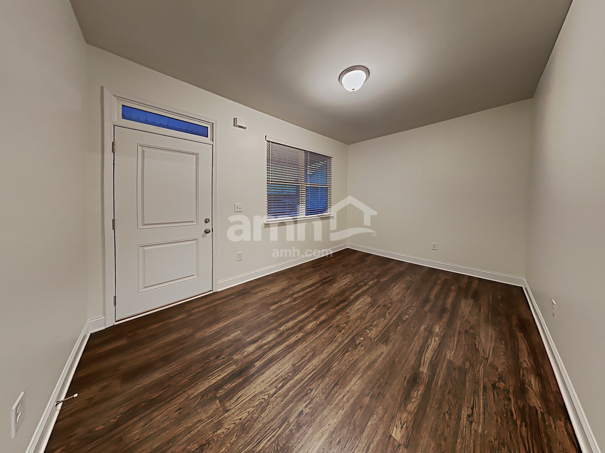 Building Photo - 5285 Valley Dr