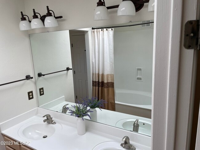 Building Photo - 11865 N Copper Butte Dr