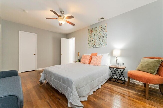 Building Photo - 547 Westmeath Dr SW