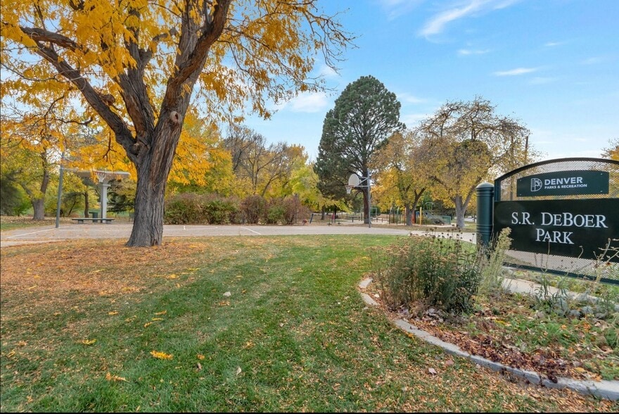 Building Photo - 2500 S York St