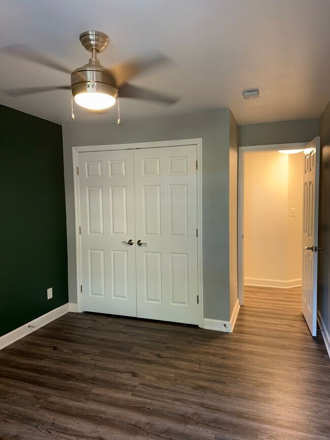 Building Photo - Large, Luxurious 2 Bedroom 2 Bath at Parks...
