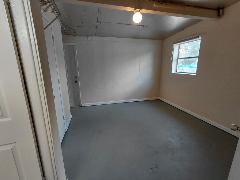 Building Photo - 2170-2172 Davis Court