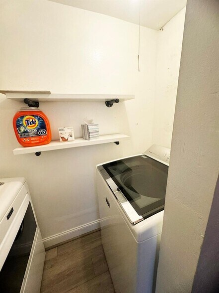 Building Photo - 321 Sandtree Dr