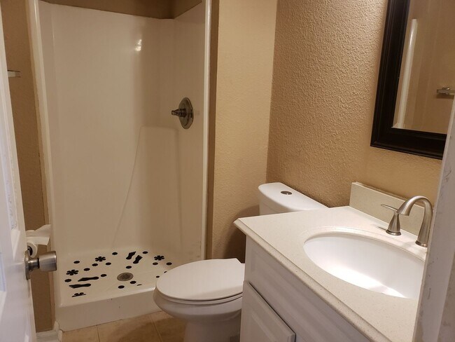 Building Photo - Modern 2 Bed | 2 Bath Townhouse in Town Center!