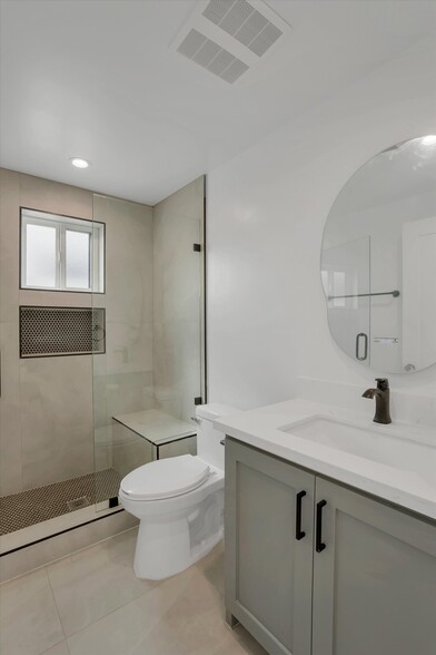 Building Photo - 2116 E 2nd St