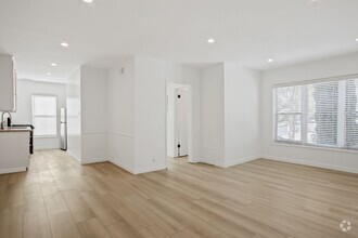 Building Photo - 300 California Ave