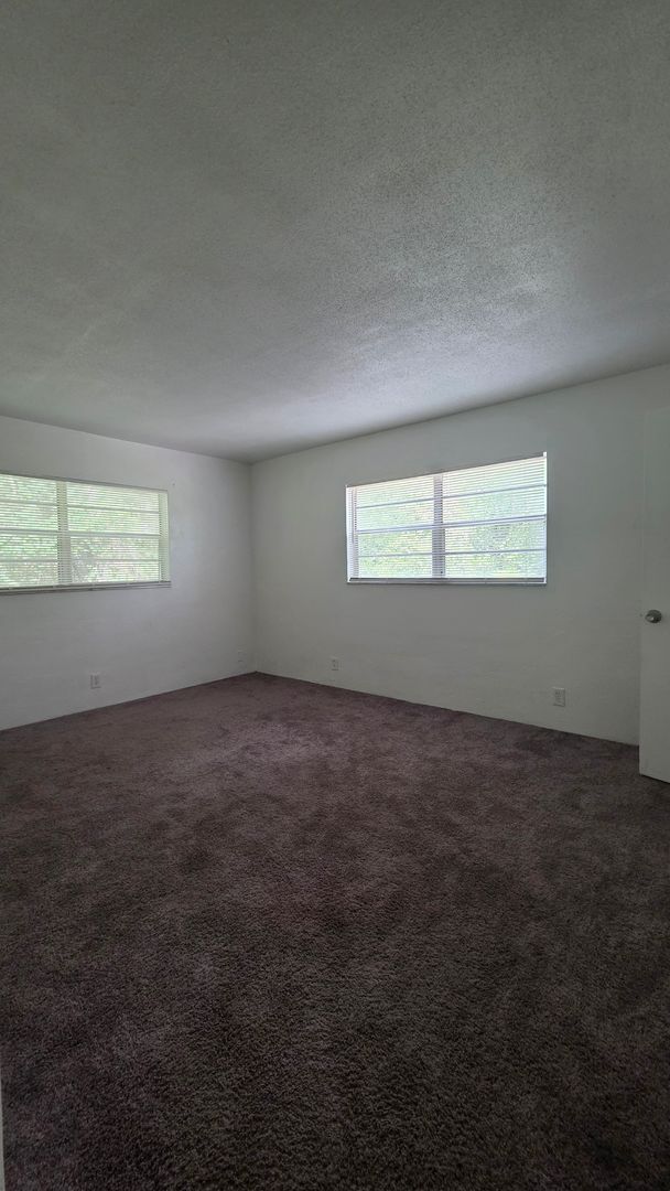 Building Photo - 1140 S Ridgewood Ave