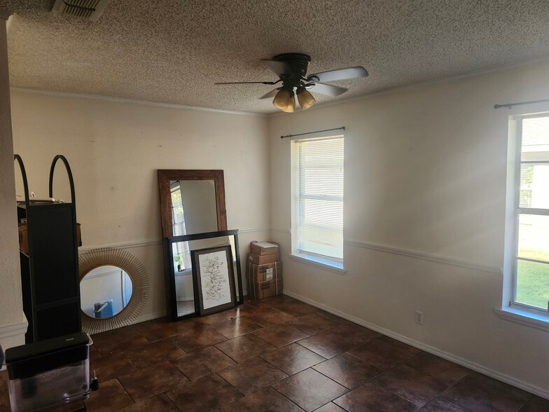 Building Photo - 4710 Edinburgh Dr