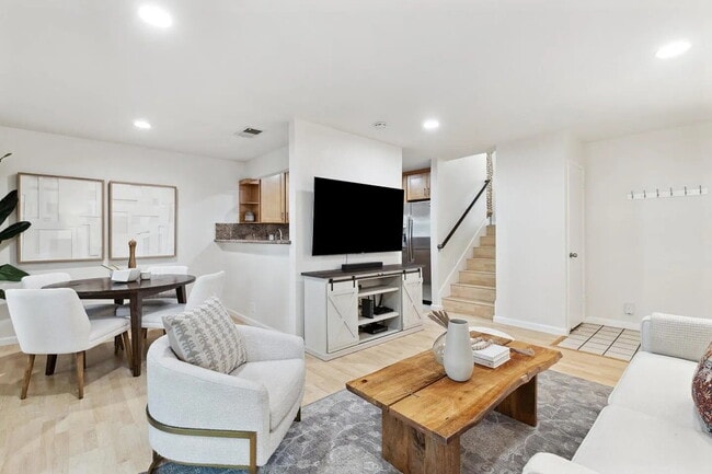 Building Photo - "Chic 1-Bedroom San Jose Retreat with Luxu...