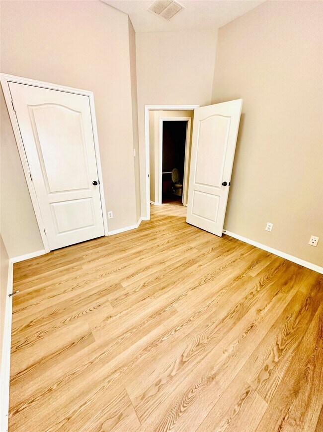 Building Photo - 20747 Pine Rain Ct